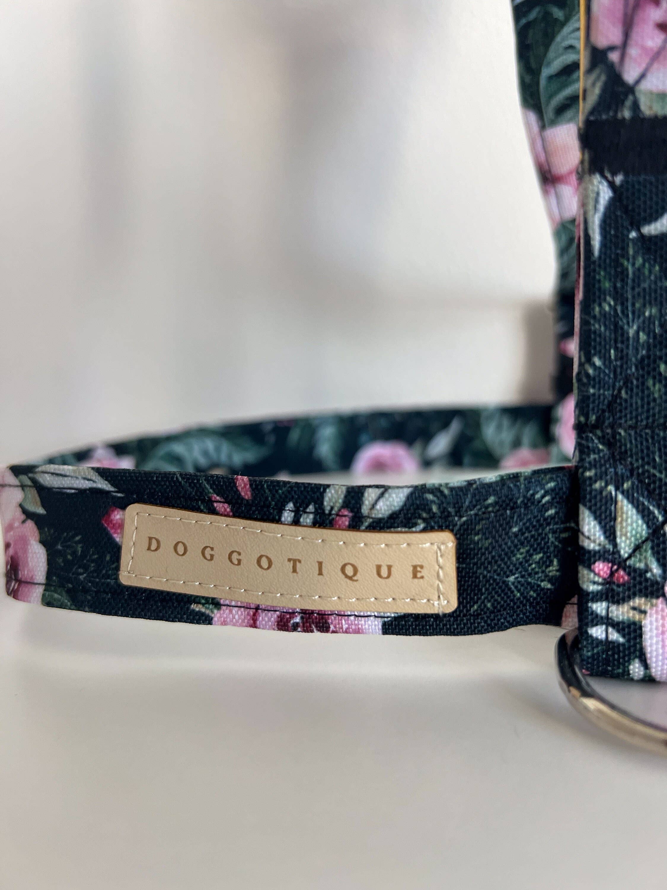 Hundegeschirr Dark Roses, Verstellbar & Handmade