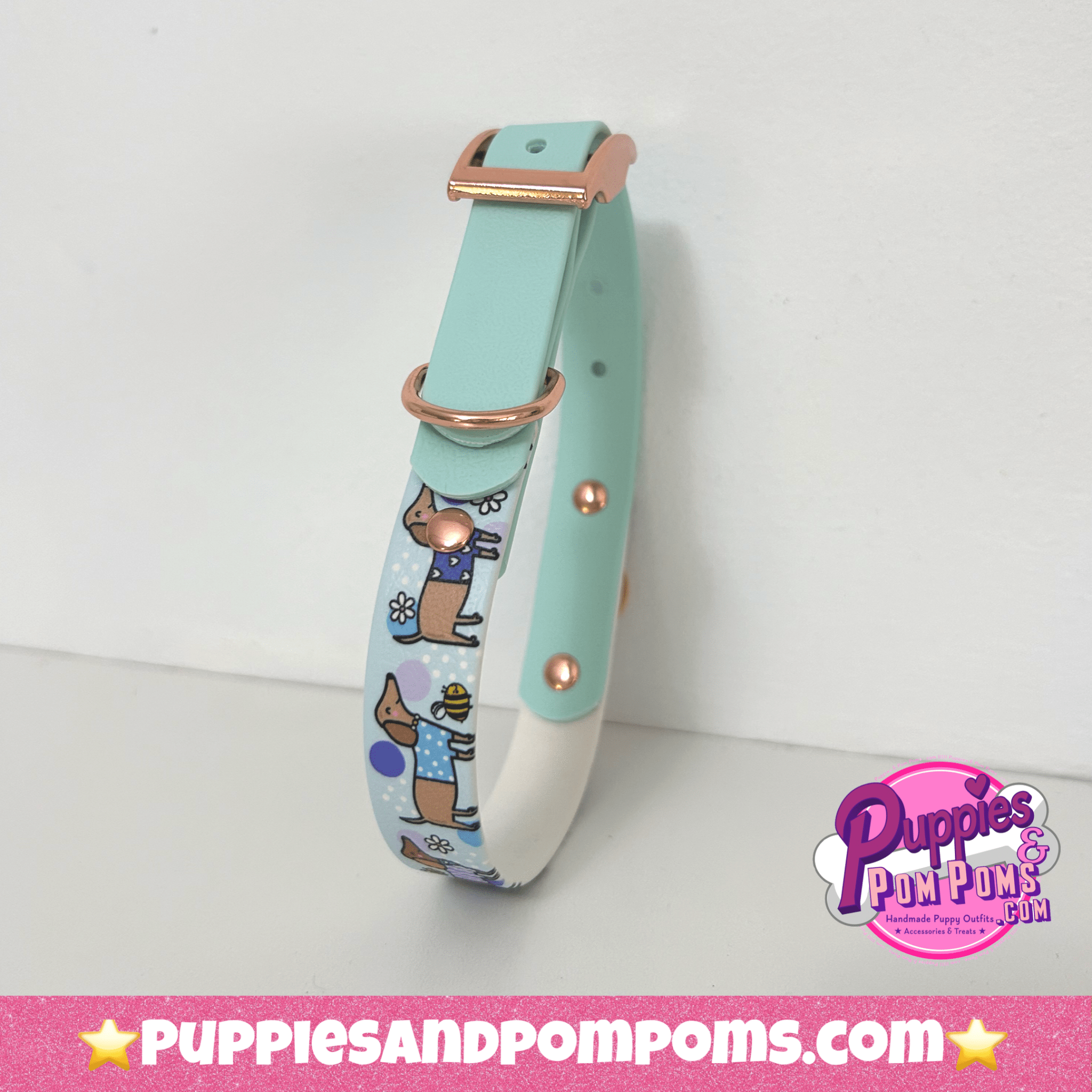Bee Happy Dachshunds — Handgefertigtes Biothan - Hundehalsband — Babyblau - Pfotenlieblinge