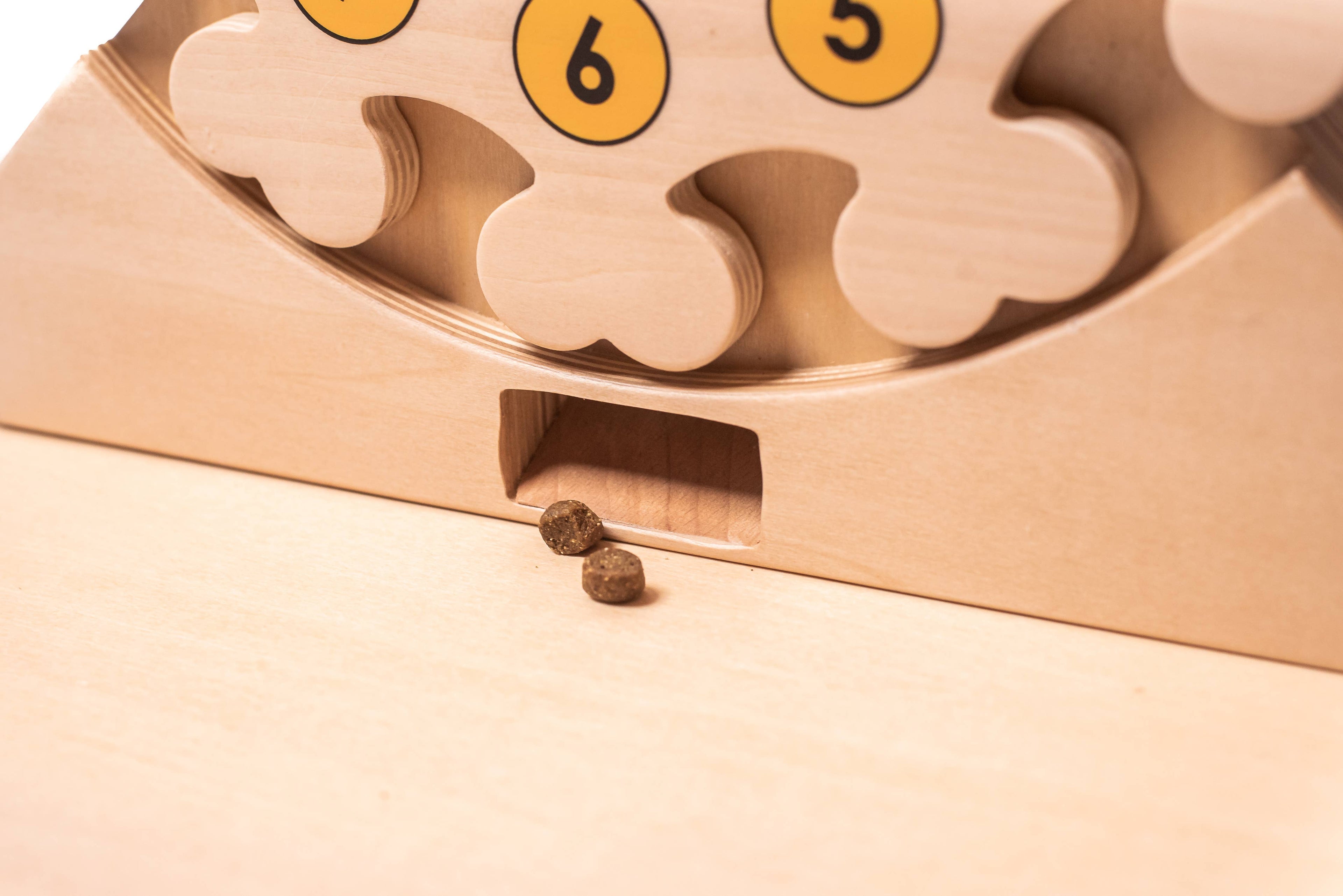 Clock - Spielzeug zur Bereicherung von Hund und Katze