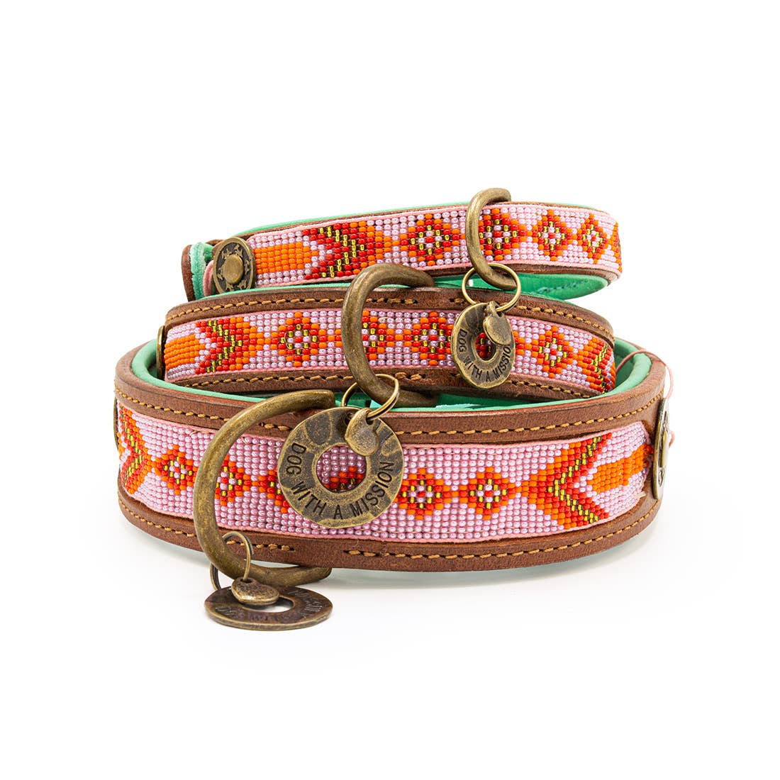 Halsband „Sweet Mae“ – handgefertigt aus Leder mit rosa Perlen - Pfotenlieblinge