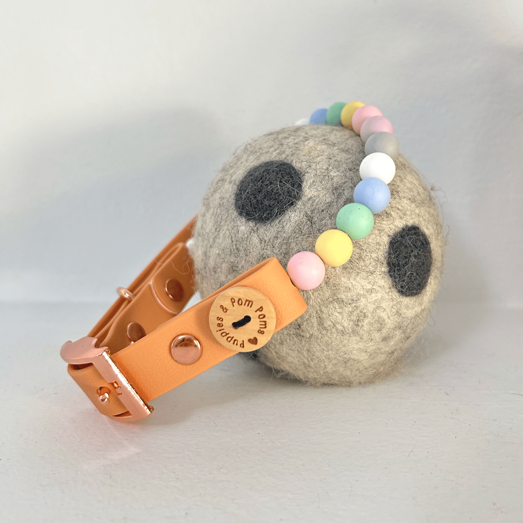 Handgemachtes veganes Hundehalsband mit Perlen - Pfotenlieblinge