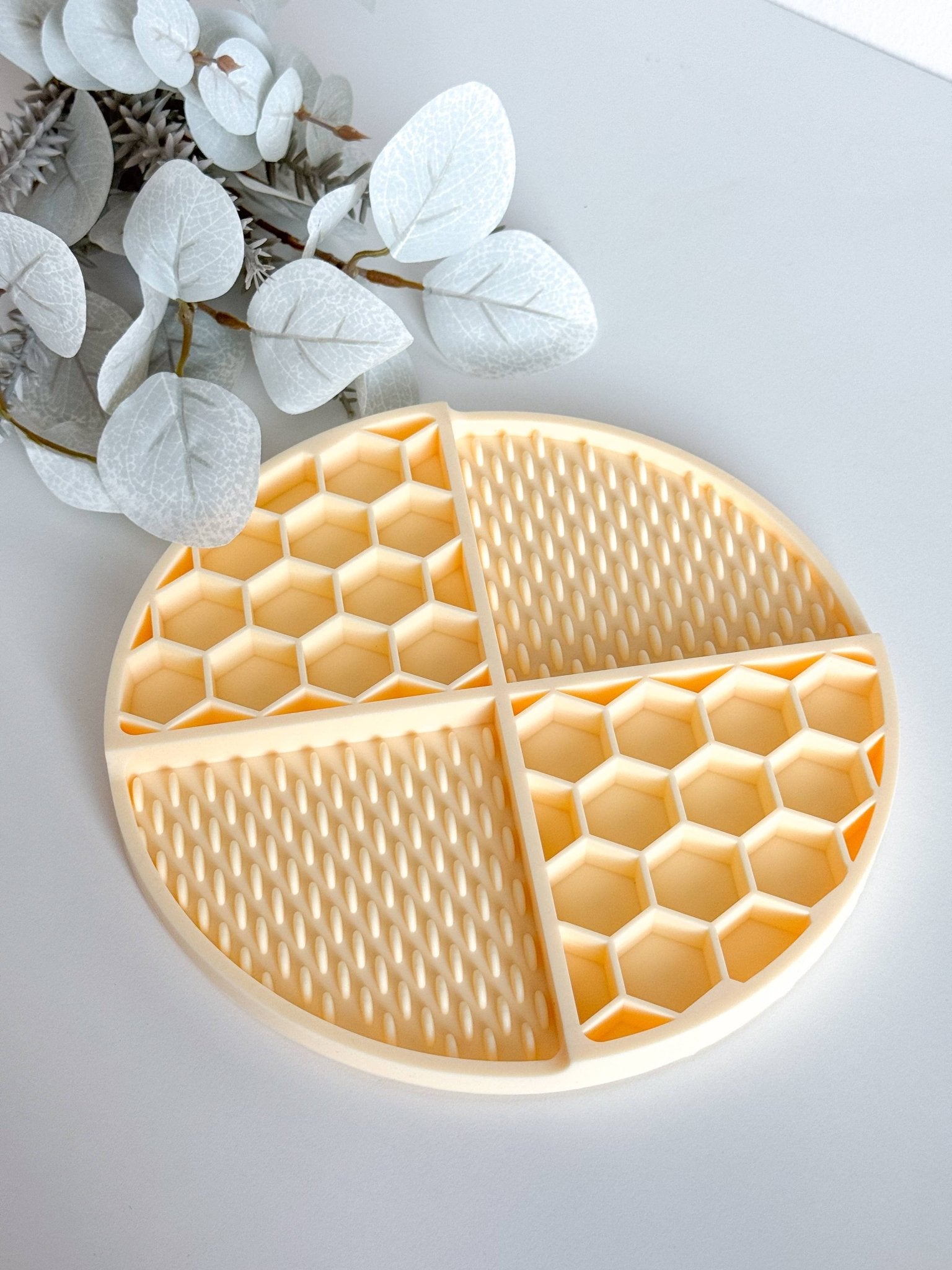 Schleckmatte Honey Hund, Slow Feeder, Futterstation - Pfotenlieblinge