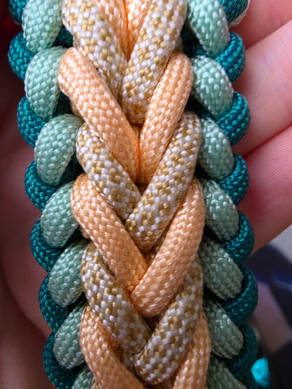 Handgemachtes Paracord-Hundehalsband "Seagrass"