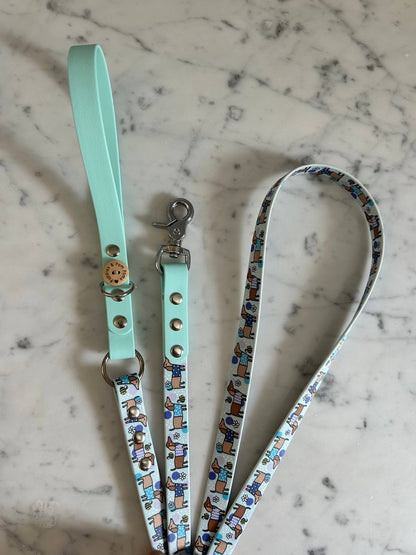 Handgefertigte vegane Lederhundeleine - Bee Happy Dachshunds - Blau - Pfotenlieblinge