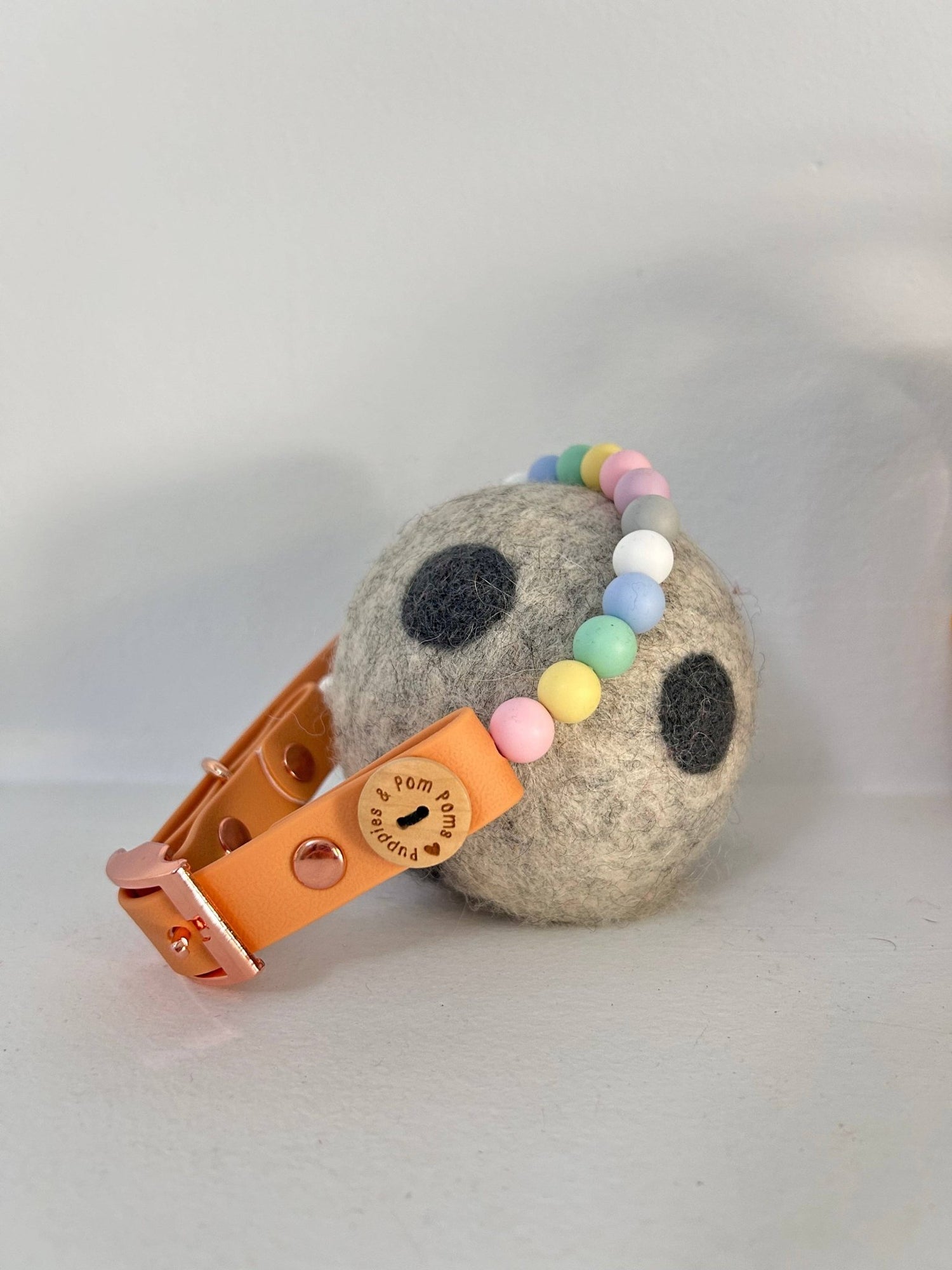 Handgemachtes veganes Hundehalsband mit Perlen - Pfotenlieblinge