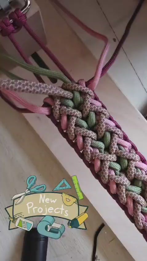 Handgemachtes Paracord-Hundehalsband „Rosé Sage“