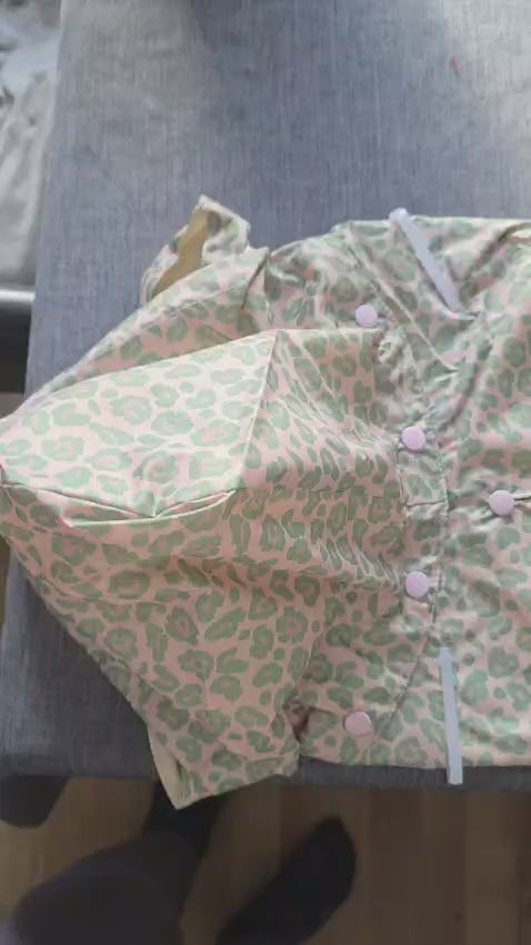 Grüne Leoparden-Regenjacke für Hunde aus Acryl