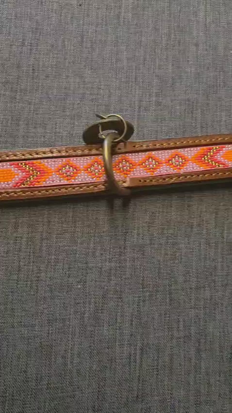 Halsband „Sweet Mae“ – handgefertigt aus Leder mit rosa Perlen