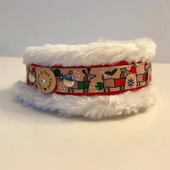 Weihnachtshalsband „Dackel Edition“ – handgemacht, vegan &amp; flauschig weich - Pfotenlieblinge